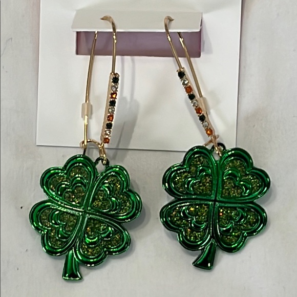 Betsey Johnson LUCKY CHARM SHAMROCK Shepard Hook Earrings St Patricks Day NWT - Picture 6 of 8